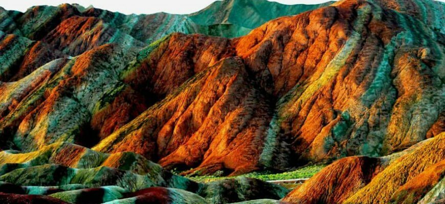 Цветные скалы Национального геопарка Чжанъе Данься