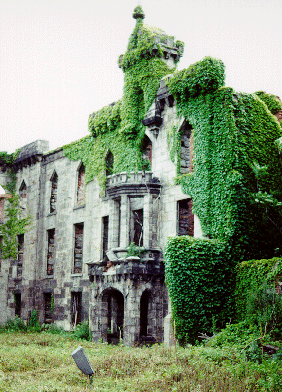 "Руины Ренвика" - заброшенная больница на острове Рузвельт