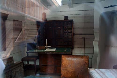Музей Скансен, взгляд через окно