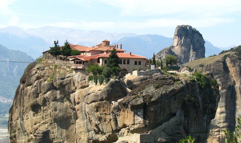 Монастырский комплекс Метеоры в горах, Греция