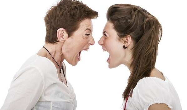 Источник фото http://www.news.com.au/lifestyle/parenting/why-do-mothers-always-seem-to-hate-their-daughters-boyfriends/story-fnet085v-1226754336189