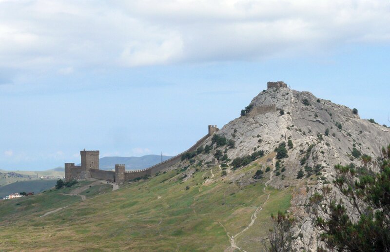 Генуэзская крепость и Девичья башня в Судаке