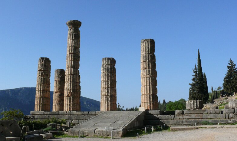 Храм Аполлона в Дельфах