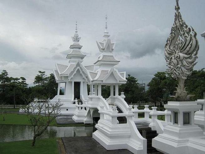 строящаяся часть храма
